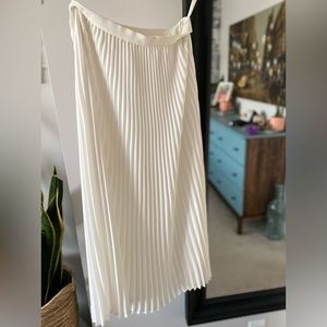 Babaton cream pleated midi skirt size xs